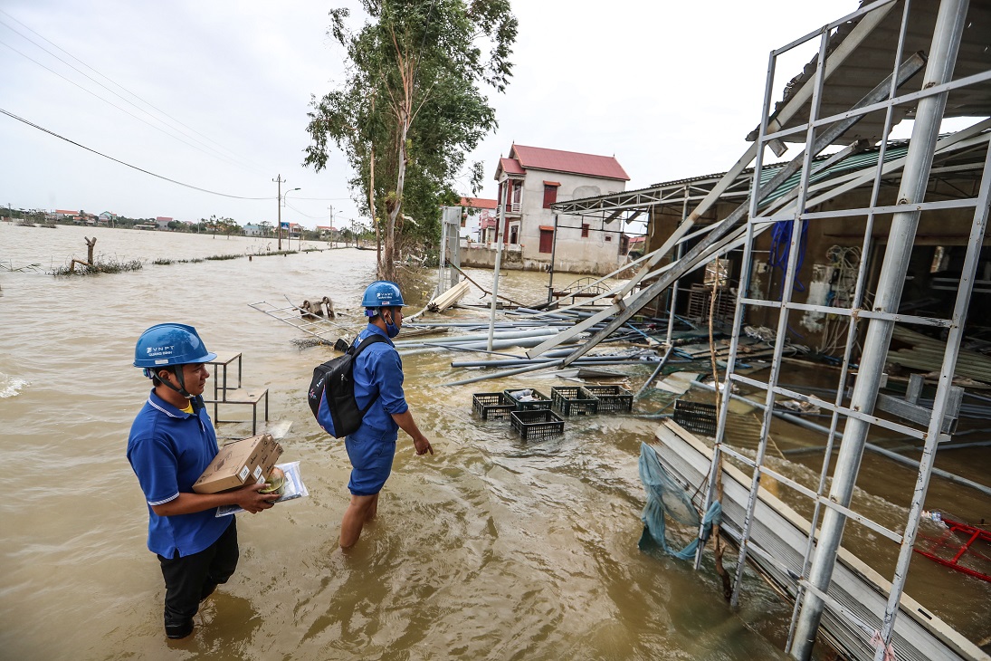 VNPT hỗ trợ khách hàng, chung tay khắc phục thiệt hại do bão lũ tại miền trung