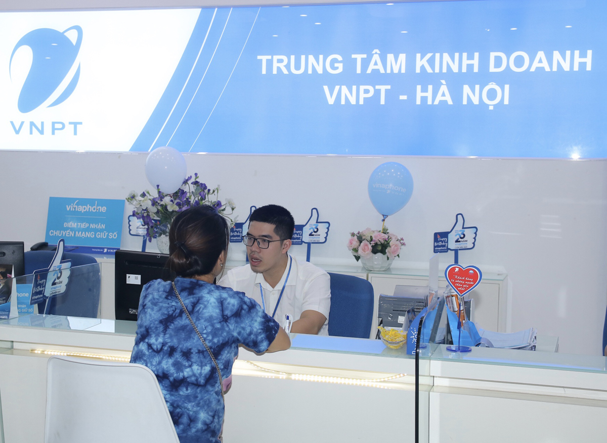 Tưng bừng quà tặng tri ân khách hàng Thủ đô mừng sinh nhật VinaPhone