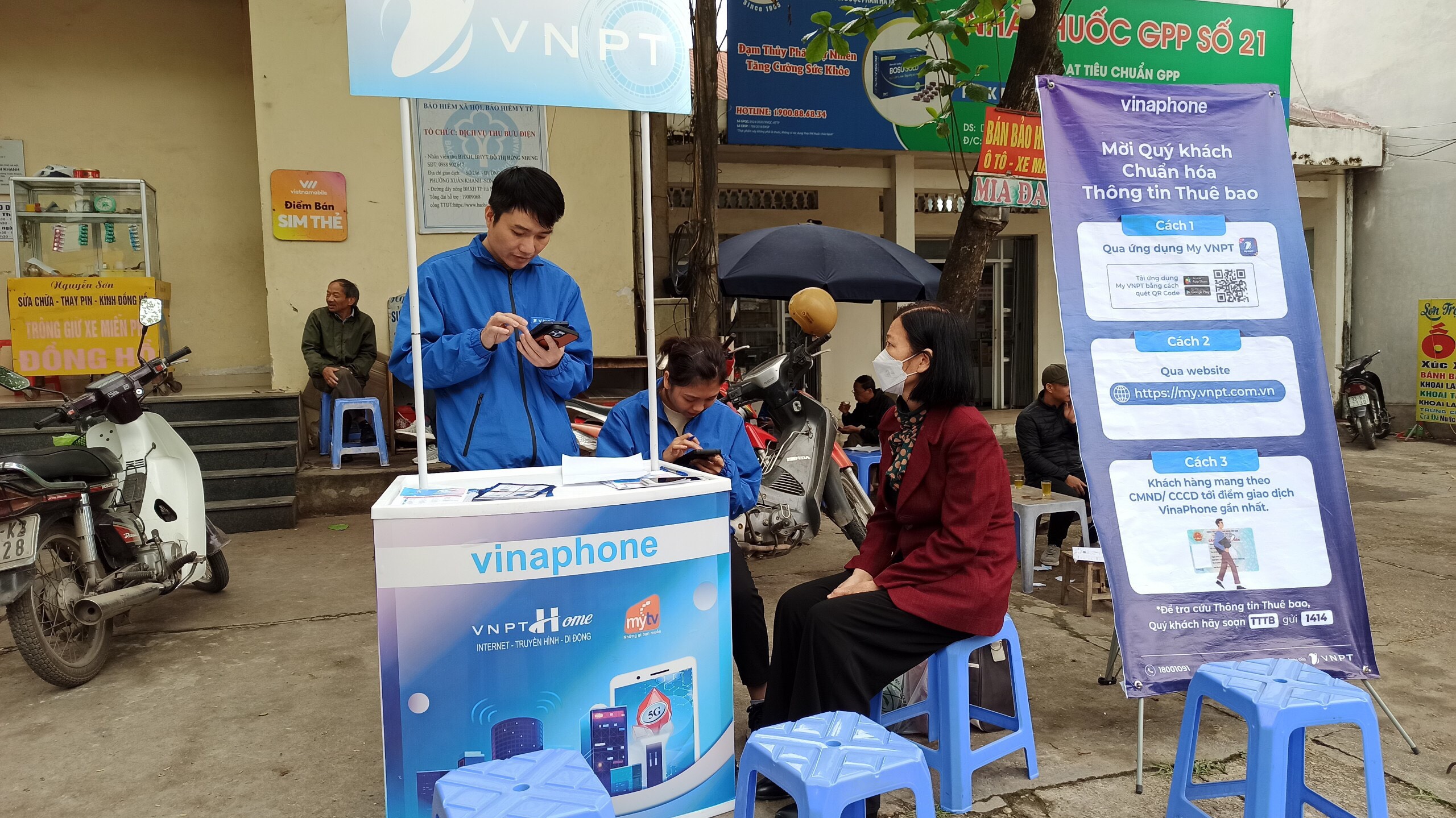 VinaPhone tăng cường các quầy lưu động phục vụ khách hàng Chuẩn hóa thông tin thuê bao